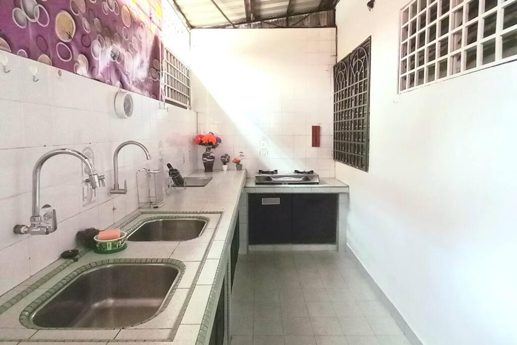 Spacious End-lot House, 3 Parkings @ipoh, Tambun *