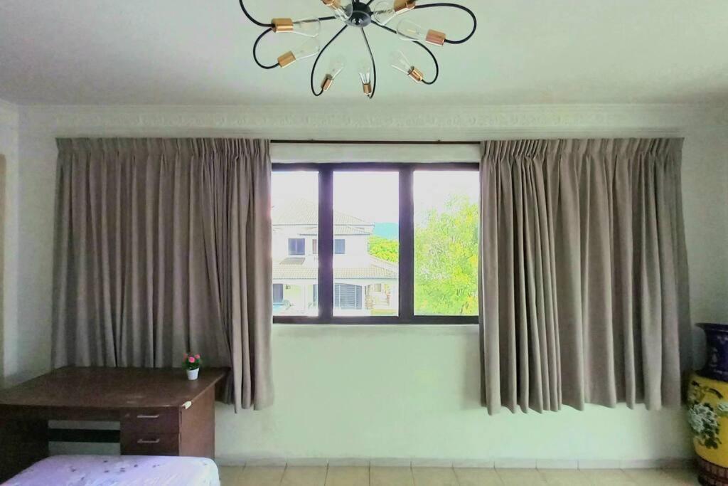 Rumah percutian Spacious End-lot House, 3 Parkings @ipoh, Tambun