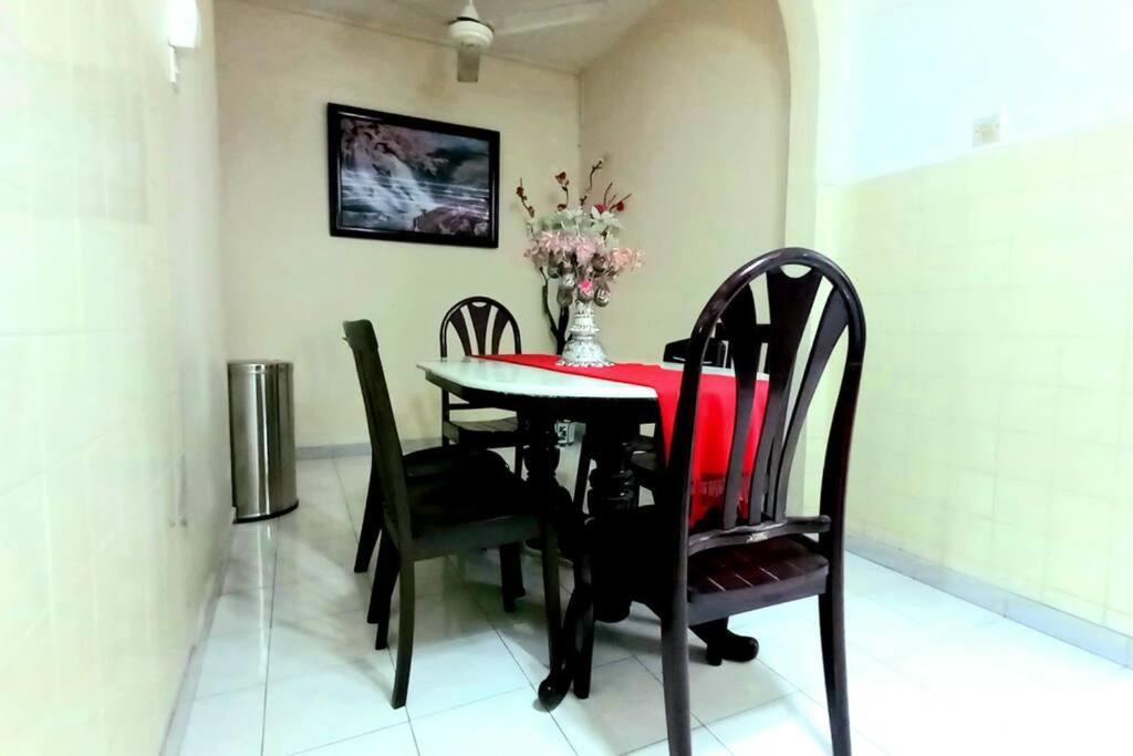 Rumah percutian Spacious End-lot House, 3 Parkings @ipoh, Tambun *