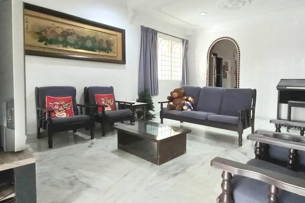 Spacious End-lot House, 3 Parkings @ipoh, Tambun Rumah percutian