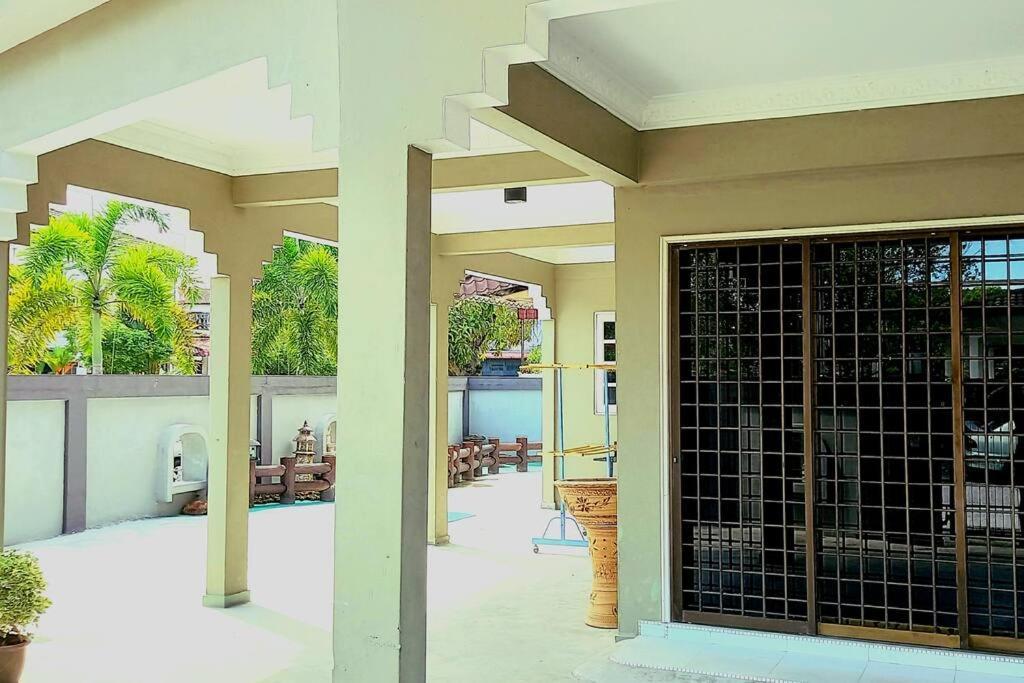 Rumah percutian Spacious End-lot House, 3 Parkings @ipoh, Tambun