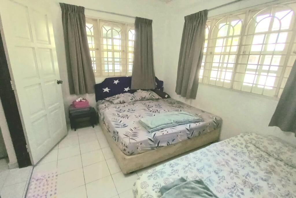 Spacious End-lot House, 3 Parkings @ipoh, Tambun Rumah percutian *