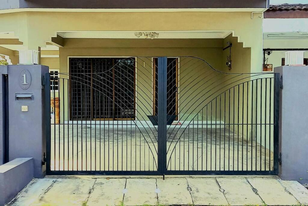 Spacious End-lot House, 3 Parkings @ipoh, Tambun