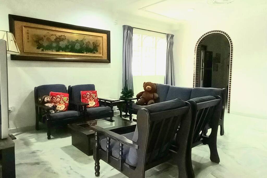 Rumah percutian Spacious End-lot House, 3 Parkings @ipoh, Tambun Ipoh