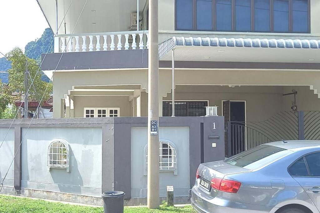 Rumah percutian Spacious End-lot House, 3 Parkings @ipoh, Tambun *